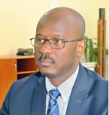 Oumar Tam Tam Ly, le premier PM d'IBK, sera bientôt à Bamako. Le poste de  président ou de premier ministre de la transition lui serait proposé.