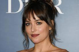 Музыкант последние билеты в крокус ⠀ ⠀ реклама: Dakota Johnson In Dieses Malibu Traumhaus Zog Sie Mit Chris Martin Gala De
