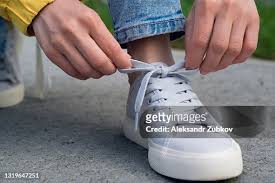 What Type Of Jeans Match White Shoes? - Quora