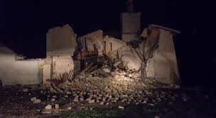 Due progetti per rivitalizzare campi di norcia. Terremoto Il Crollo In Diretta Della Chiesa Di Campi Di Norcia