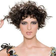 Ecco quali sono i tagli che andranno per la maggiore; Tagli Capelli Corti Ricci Asimmetrici Idee E Suggerimenti