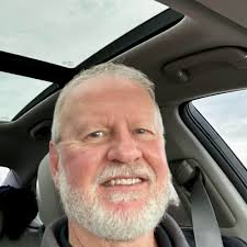 It is with sadness, I just discovered that Daniel Anderson, a former SIUE  Ceramic Professor of mine passed away February 5, 2023. I spent many hours  in his classes to earn a