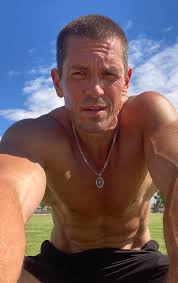 View Steve Howey Porn Moments