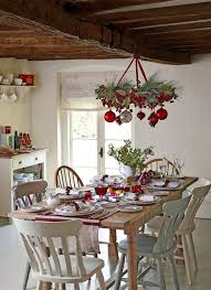 Couronne Avent Suspendue Pour Observer Les Traditions Idee Deco Noel Maison Decor De Table A Manger Decoration Table De Noel
