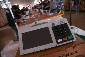 Desde então, bolsonaro tem feito a defesa da adoção de um voto eletrônico em que posteriormente haja um comprovante impresso para que seja auditável. Pec Que Preve Copia Impressa De Voto Para Auditoria Avanca Na Camara 17 12 2019 Poder Folha