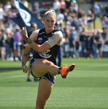 Tayla harris of the blues kicks the ball during the 2019 nab aflw round 07 match between the recently we published an image of aflw player tayla harris. File Tayla Harris Kicking 3 23 03 19 Jpg Wikimedia Commons
