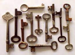 Butterfly, karambit, gut knives, huntsman and more. Sale Price Real Vintage Antique Skeleton Keys Lots Of 5 Keys Etsy Real Vintage Old Keys Vintage Antiques