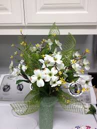 25 Best Ideas About Cemetery Flowers On Pinterest Cemetery Decorations Flower Arrangements Diy Grave Decorations