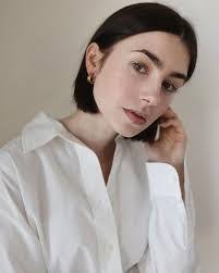 Phoebe Abrams's Instagram, Twitter & Facebook