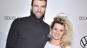 On club level, he plays for polish club ve. Zofia Zborowska I Andrzej Wrona Zdradzili Imie Corki Przyszli Rodzice Postawili Na Oryginalnosc Magazyn Rmf Fm