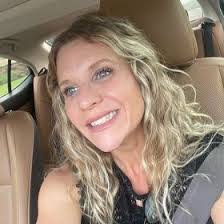 Traci Roland's Instagram, Twitter & Facebook