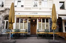 Wie genau die am mittwoch vereinbarten beschlüsse in hamburg umgesetzt werden, will bürgermeister tschentscher nach einer senatssitzung am donnerstag erläutern. Corona Infektionen In Hamburger Bar Rund 600 Gaste Von Corona Ausbruch Betroffen Panorama Stuttgarter Zeitung