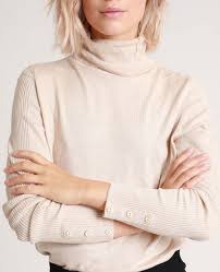 Modèle avec col roulé côtelé, emmanchures descendues et manches longues. Pull Col Roule Beige 407616e03a06 Pimkie