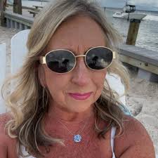 What are must-try places for dinner with kids in Pensacola?