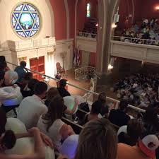 chuck palahniuk reading yes those are beach balls with