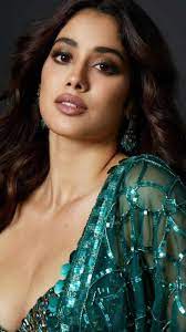 Janhvi Kapoor Inspired Nude Makeup Looks That Go With Ethnic Fits
