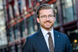 Juli 1995) er en norsk politiker for venstre, fra askøy utenfor bergen.siden 29. Sveinung Rotevatn Norsk Romsenter