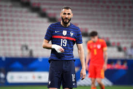 El futbolista karim benzema fue detenido este miércoles en versailles, cerca de parís, por el presunto chantaje con un vídeo sexual a su compañero de la selección francesa mathieu valbuena, indicaron fuentes cercanas a la investigación. Deschamps Gibt Entwarnung Bei Benzema Es Ist Nichts Dramatisches Aktuelle Em 2021 News Hintergrundberichte Uvm