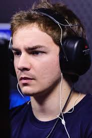 Chris Loranger's Instagram, Twitter & Facebook