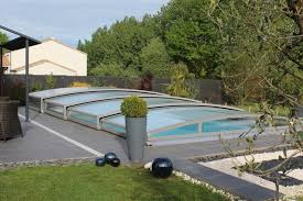 Maybe you would like to learn more about one of these? Projet D Installation D Un Abri De Piscine Bas Telescopique Moderne Piscine Nantes Par Abrideal Houzz