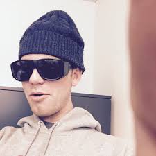 JACK (@JACKPLAYSGUITARALLDAY) • Facebook