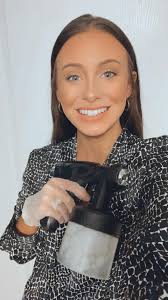 Hi everyone! For those of you who don't know me I'm Heather Sarantakis,  owner of Sarantakis Spa ✨ I specialize in airbrush spray tans & love  helping women feel confident in their