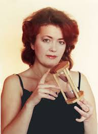 Adaugat pe 21 noiembrie 2020 in categoria straina. Eva Kiss Si Anotimpul SperanÅ£elor Top Romanesc