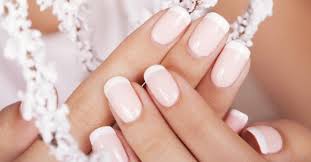 La partie blanche couvre presque la totalité de l'ongle. 6 Soins Maison Pour Avoir De Beaux Ongles Fourchette Bikini