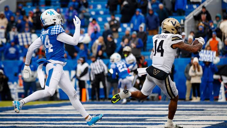 Vanderbilt stuns Kentucky to end 26-game SEC losing streak | Fox 59