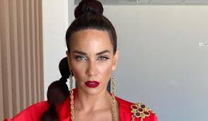 Η κατερίνα στικούδη πάντα εντυπωσιακή και σε.ξι με τα καλλίγραμα πόδια και το απόλυτο κορμί της! H Throwback Fwtografia Ths Katerina Stikoydh Se Hlikia 9 Etwn