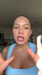 A rare 10/0 product. Just make sure you wear your sunscreen 🤍 #saltiar  #bodycareroutine #bodycare #antiaging #tiktokshopblackfriday #saltairbody  #skincaretips #skincareroutine #lotion #retinol