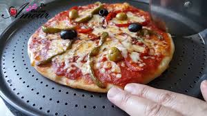 Pizza Sans Four Pizza A La Poele Extra Facile Recette Rapide D Ete Camping Et Barbecue Youtube