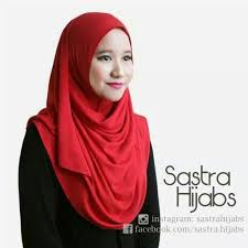 Neelofa turut menerima pelbagai reaksi. Sastra Hijabs Tuntut Penjelasan Neelofa