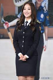 10일 서울 마포경찰서에 따르면, 이날 오전 10시 28분쯤 서울 마포구 상암동 상암초등학교 앞 사거리에서 아나운서 출신 방송인 박신영(31)씨가 몰던 레인지로버. Mthlc8xuoecvdm