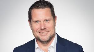 EA CEO John Riccitiello steps down