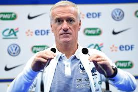 Raymond domenech, le sélectionneur de l'équipe de france, a enfin livré sa liste de 23 joueurs (+1). Equipe De France Liste Des 23 Avec Ikone Laporte Ben Yedder Et Fekir Tolisso De Retour Lacazette Et Umtiti Absents Football Maxifoot