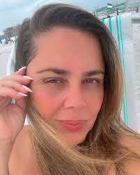 Paula Serpa's Instagram, Twitter & Facebook