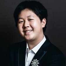 A competitor confronts the jury at Lang Lang Competition