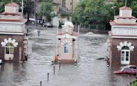 Проливной дождь затопил улицы города и лишил некоторых жителей электричества. V Odesse Transportnaya Katastrofa Iz Za Potopa Odessa Transport Dvizhenie Navodnenie Rbk Ukraina