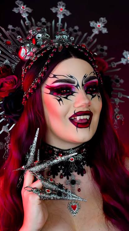 This vampire makeup is really cool 🖤😍