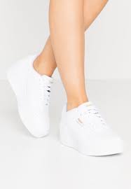 With styles like the puma cali deboss and puma cali glitz, your little one will stunt on the playground and far beyond. Puma Cali Wedge Sneaker Low White Weiss Zalando De