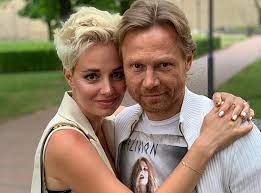 Maybe you would like to learn more about one of these? I Pust Ves Mir Podozhdet Zhena Trenera Fk Rostov Pozdravila Muzha S Dvuhletnim Yubileem Semi Lifestyle Seldon Novosti