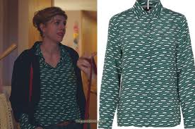 Gabriel, désespéré, se sent abandonné de tous. Demain Nous Appartient La Chemise Verte Et Blanche De Sandrine Dans L Episode 697 Fringues De Series