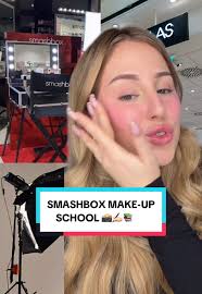 Scopri la Make-Up School di Smashbox presso Douglas