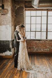 Boho Luxe Downtown Kansas City Wedding At The Bride And The Bauer Junebug Weddings Wedding Dresses Downtown Wedding Kansas City Wedding