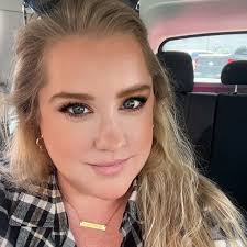 I just wanna know how and where he put that STUNNING garden together 🤩 💍  😍