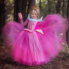 Carnevale 2021 coincide con san valentino ( domenica 14 febbraio 2021 ), per cui gli scherzi d'amore sono decisamente carnevale è un appuntamento fisso che ogni anno coinvolge grandi e piccoli. Costumi Carnevale Bambino Tenditrendy Vestito Da Festa Vestito Per Halloween Abiti Di Compleanno