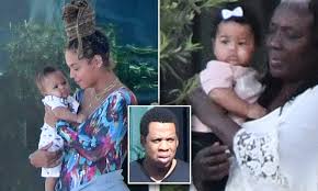 Shortly after their birth in 2017, beyoncé posted the first photo of her babies. Beyonce And Jay Z S Twins Rumi And Sir Seen For First Time Daily Mail Online