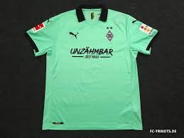 Dann hängte er sein trikot auf die eckfahne, hielt sie vor der kurve in die luft. 1192 Fc Trikot De