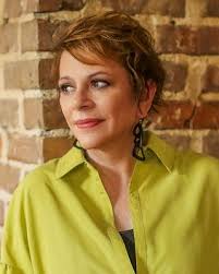 Eileen Wynne's Instagram, Twitter & Facebook